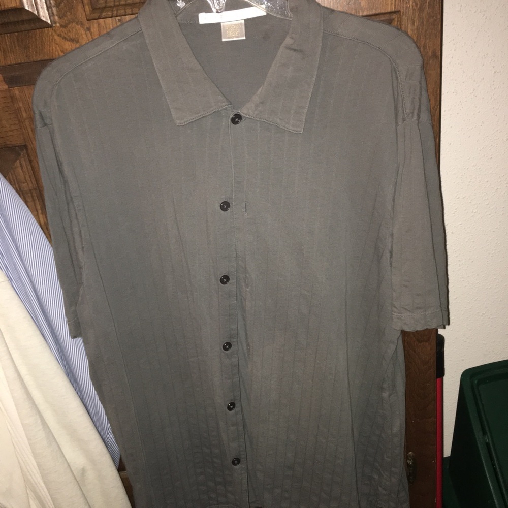 Short Sleeve Buttoned